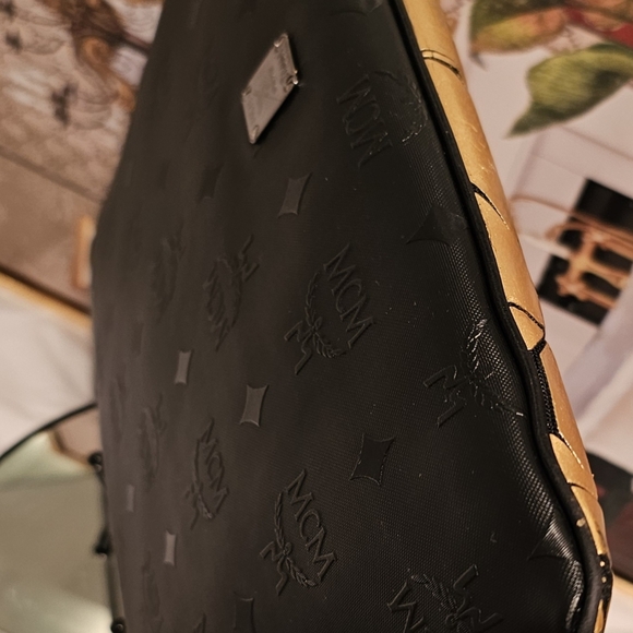 MCM Gold & Black Pvc Leather Clutch/Geometric Laptop Pouch - Picture 4 of 15